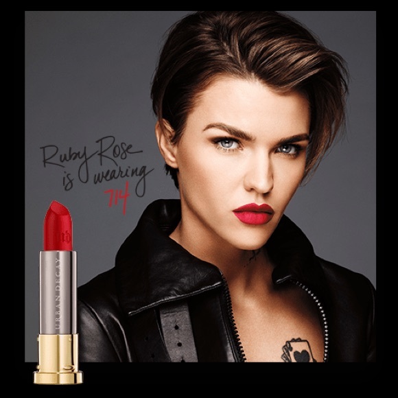 Urban Decay Other - ✨ COMFORT MATTE VICE LIPSTICK✨